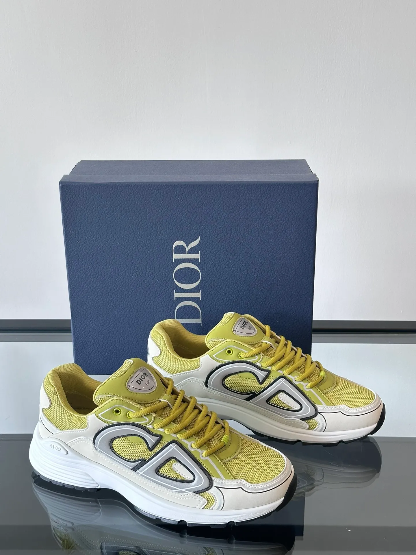 Men's Men's Shoes 💰p440 "Dio*" Dior B30 series sports shoes, multi-color mesh fabric and multi-color technical fabrics, this season's new B30 low-top sports shoes are one of the flagship styles of the series. Crafted from multicolor mesh and technical fabrics, it's finished with a reflective "CD30" graphic and silver-toned "DIOR B30" and "CD30" logos on the heel and tongue. An extra-light, sculpted rubber sole with signature accents adds style, while internal stretch details create ideal comfort. It can be matched with various casual styles to show a fashionable and modern sports style. Size: 38-44 (45-46 customized)